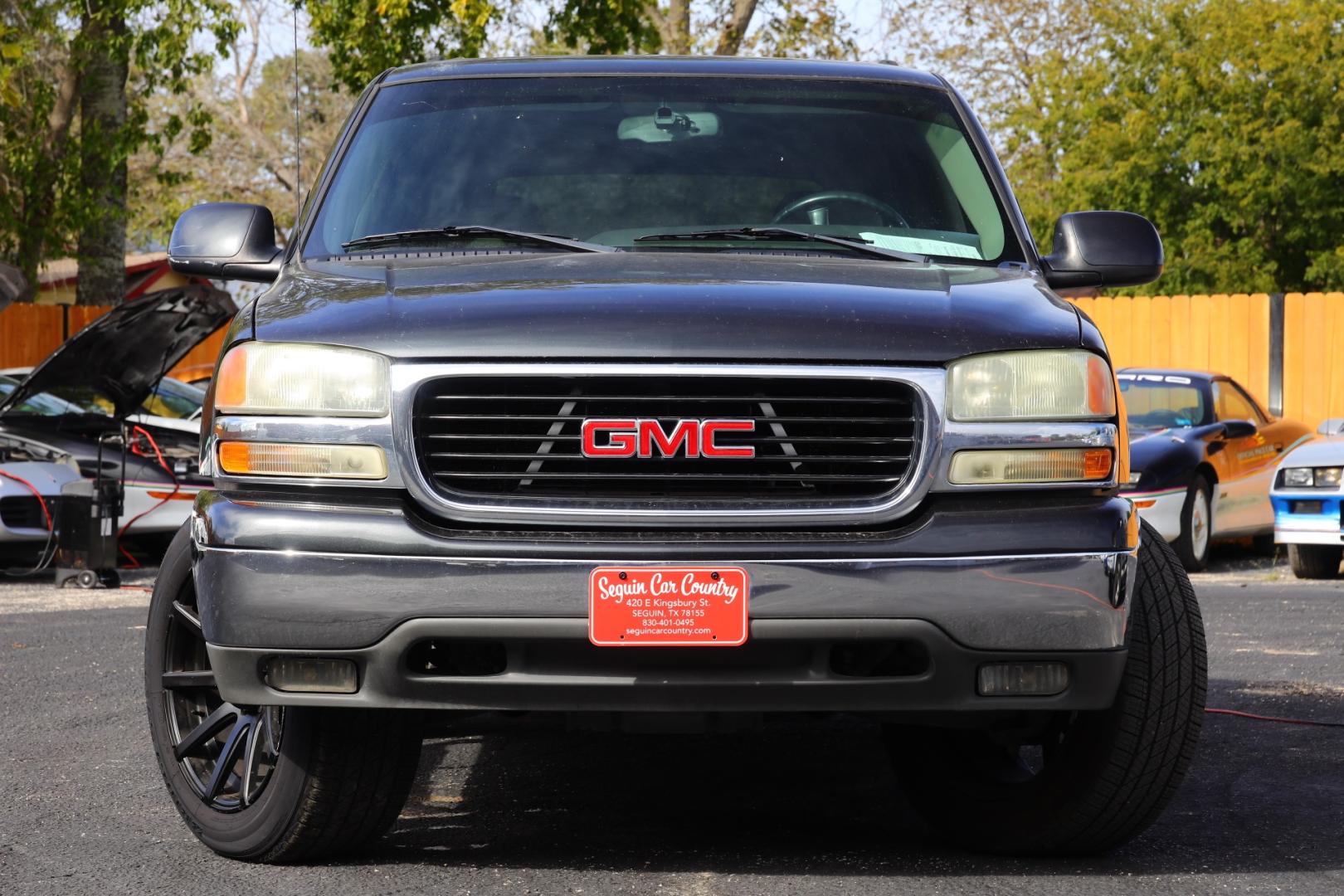 2004 GMC YUKON 2WD (1GKEC13V84J) with an 4.8L V8 OHV 16V engine, 4-SPEED AUTOMATIC transmission, located at 420 E. Kingsbury St., Seguin, TX, 78155, (830) 401-0495, 29.581060, -97.961647 - Photo#1